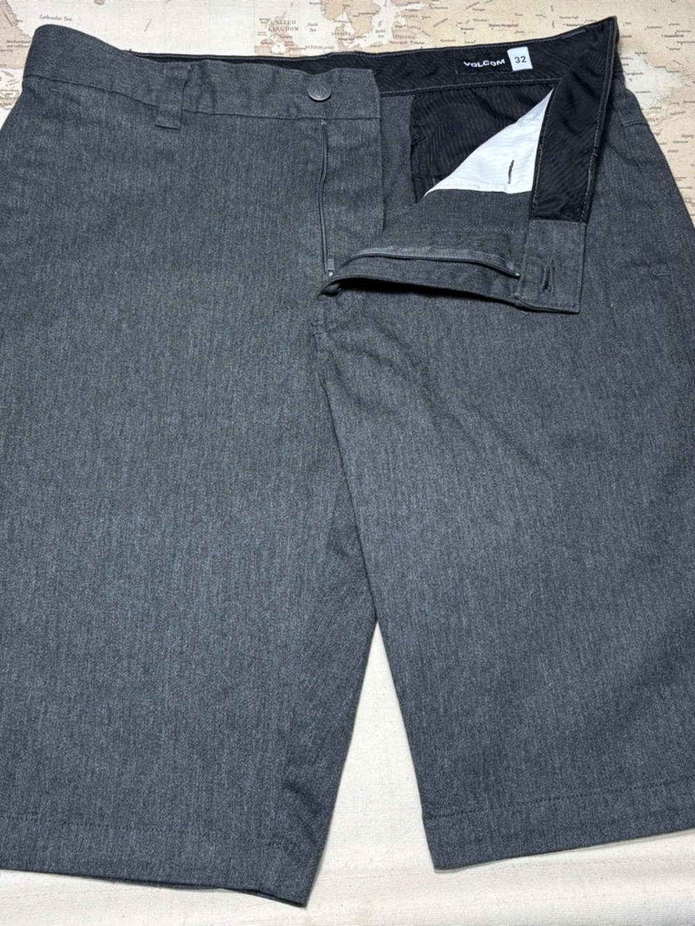Chino Shorts Volcom Frickn Mens Size 32 Charcoal Gray Flat Front Casual